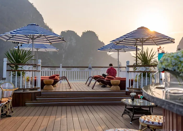Signature Royal Cruise Hạ Long
