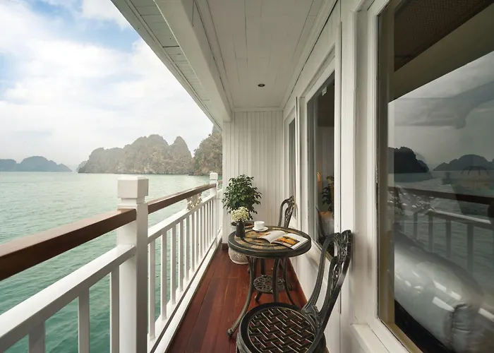 Signature Royal Cruise Hạ Long