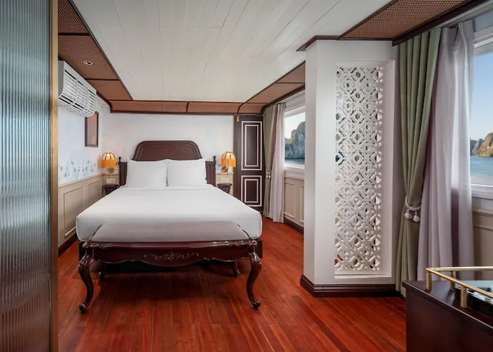 Signature Royal Cruise 5* Hạ Long