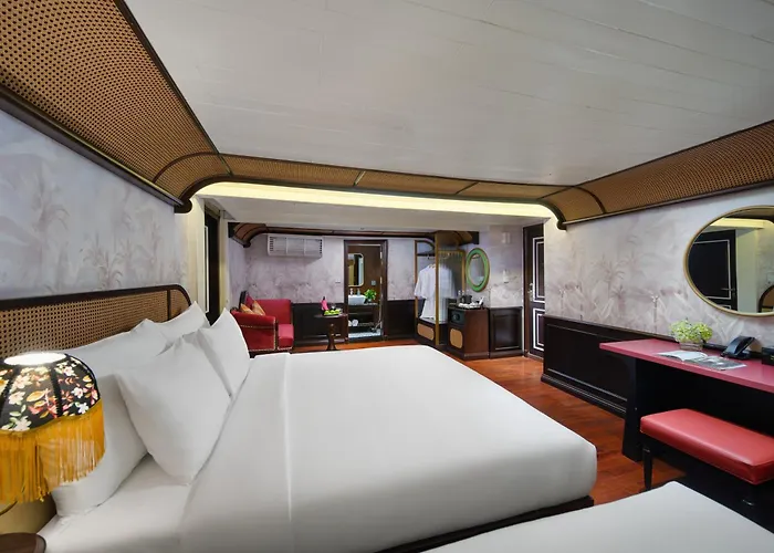 Signature Royal Cruise 5* Hạ Long