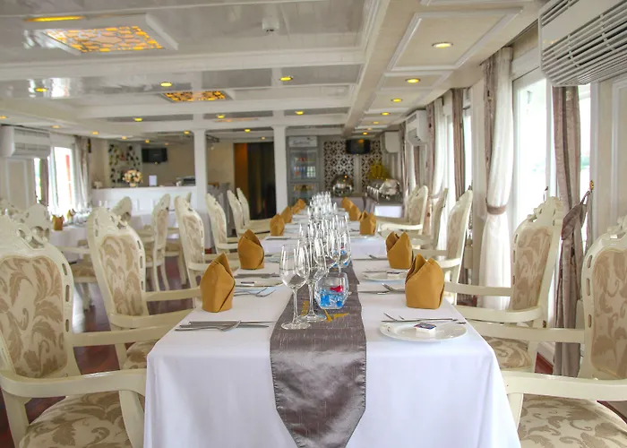  Signature Royal Cruise