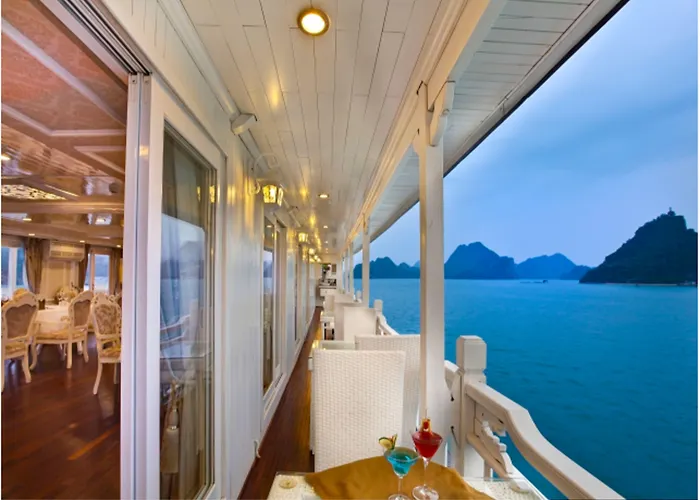 Signature Royal Cruise 5* Hạ Long