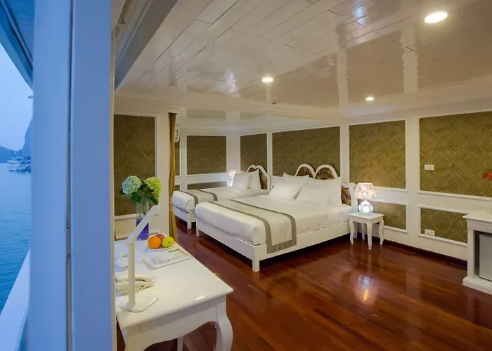 Signature Royal Cruise  Hạ Long