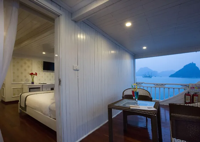 Signature Royal Cruise Hạ Long