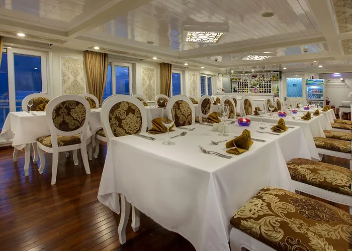 Signature Royal Cruise 5* Hạ Long
