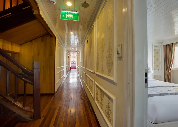Signature Royal Cruise  Hạ Long