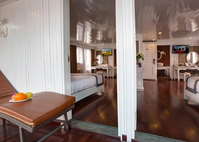 Signature Royal Cruise Hạ Long
