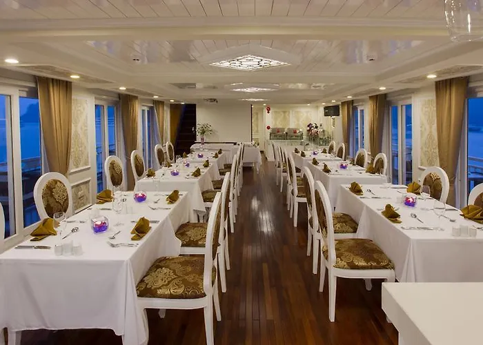 Signature Royal Cruise Hạ Long