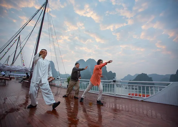Signature Royal Cruise Hạ Long